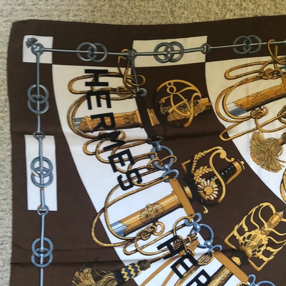 Authentic Cliquetis HERMÈS PARIS silk scarf Italy - Picture 8 of 16